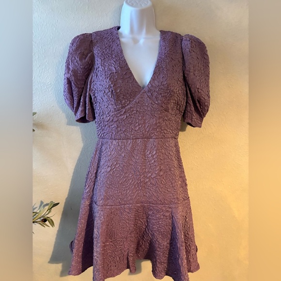 TEXTURE V-NECK MINI‎ DRESS - Picture 4 of 6